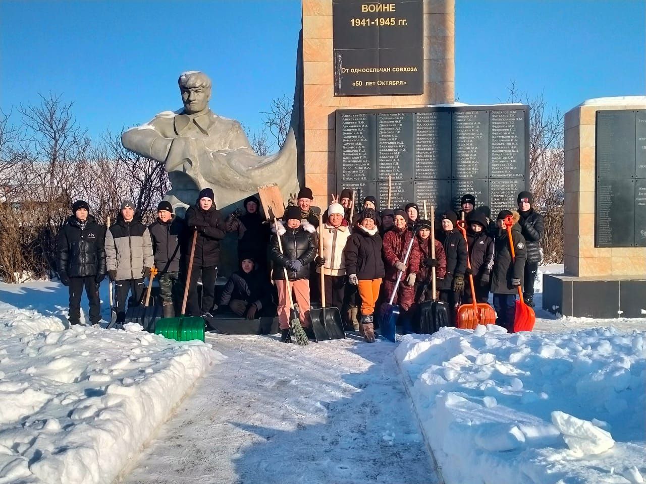 Акция &amp;quot;Чистый памятник&amp;quot; к 23 февралю.